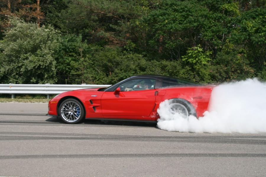 Chevrolet Covette ZR1 Tire Burn 2009 года  (фото 21 из 27)